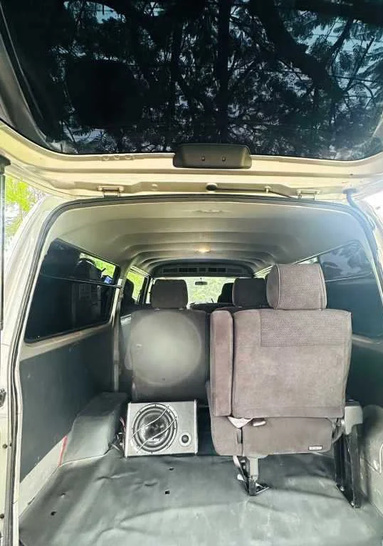Boot / luggage area — NISSAN E25