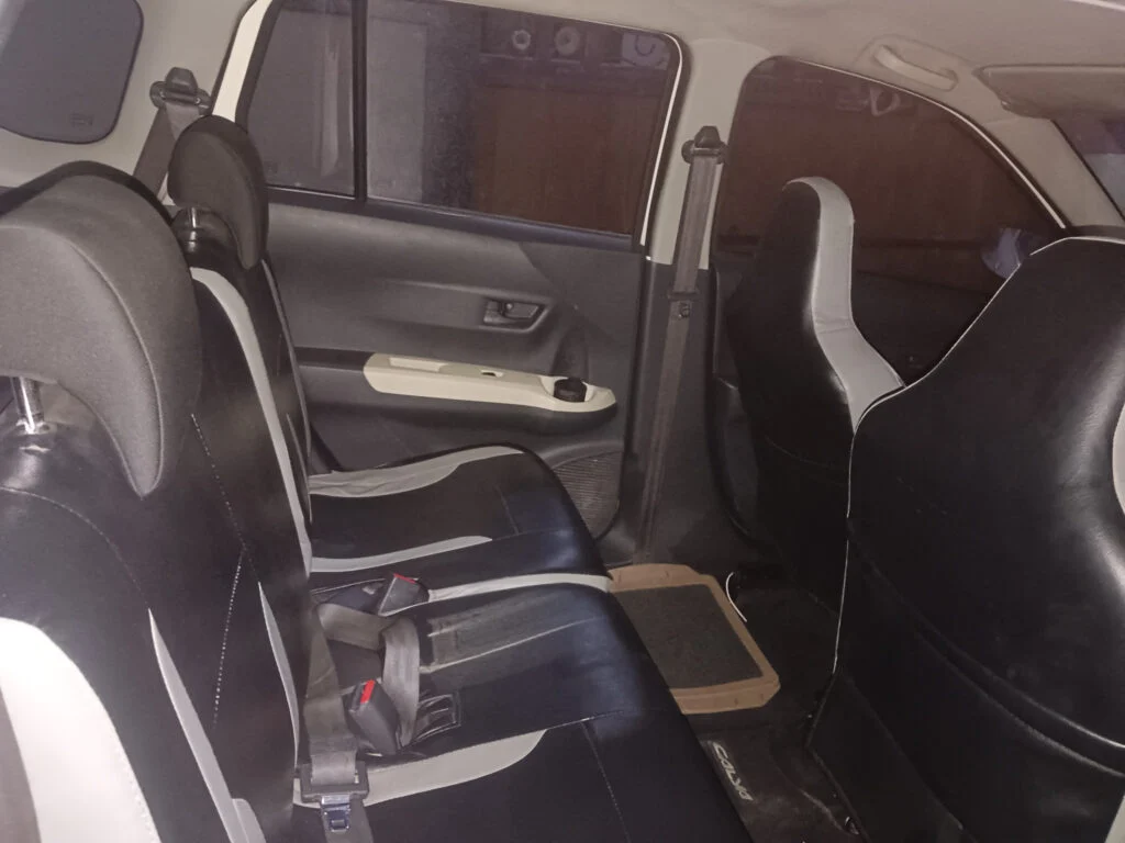 Daihatsu sigra photo 5