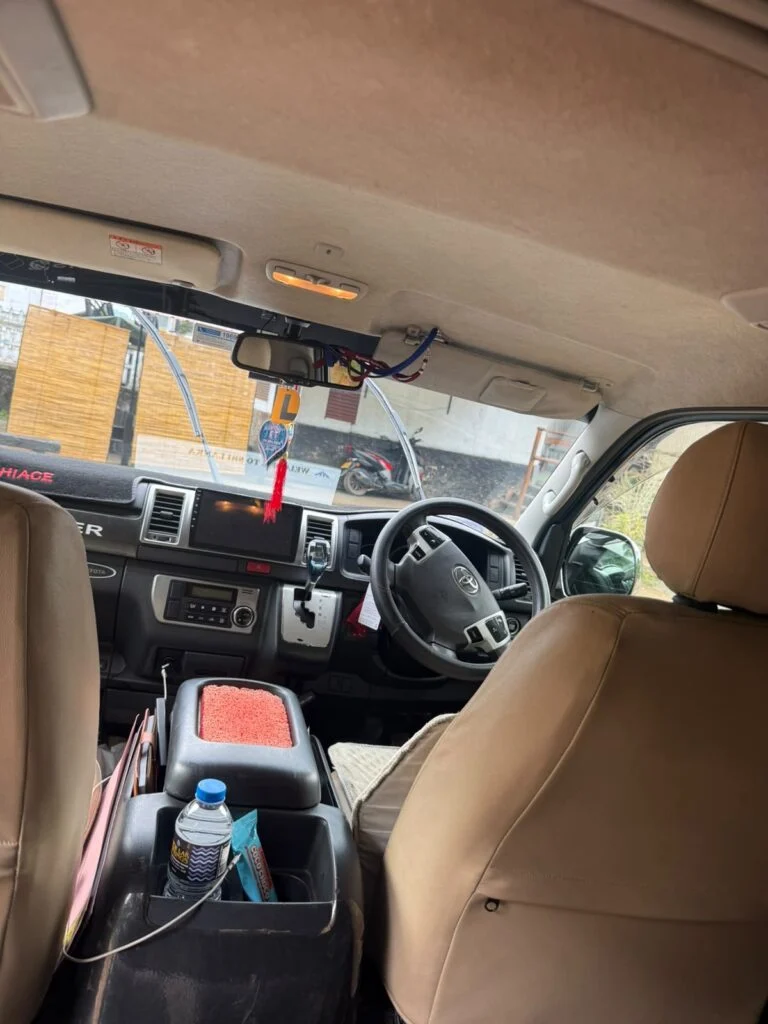 Dashboard — Toyota Kdh flat roof