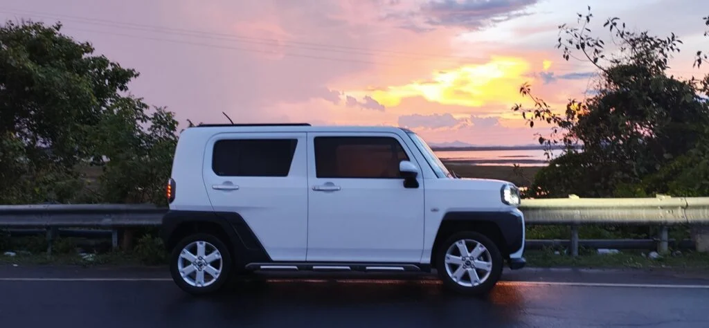 Right side — Daihatsu Taft