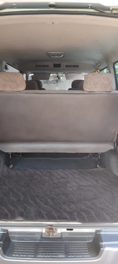 Boot / luggage area — Nissan E 25