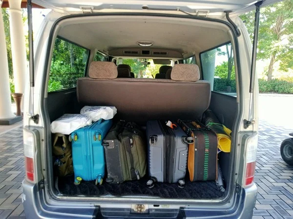 Interior left — Nissan E 25