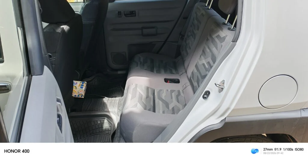 Interior right — Daihatsu Taft