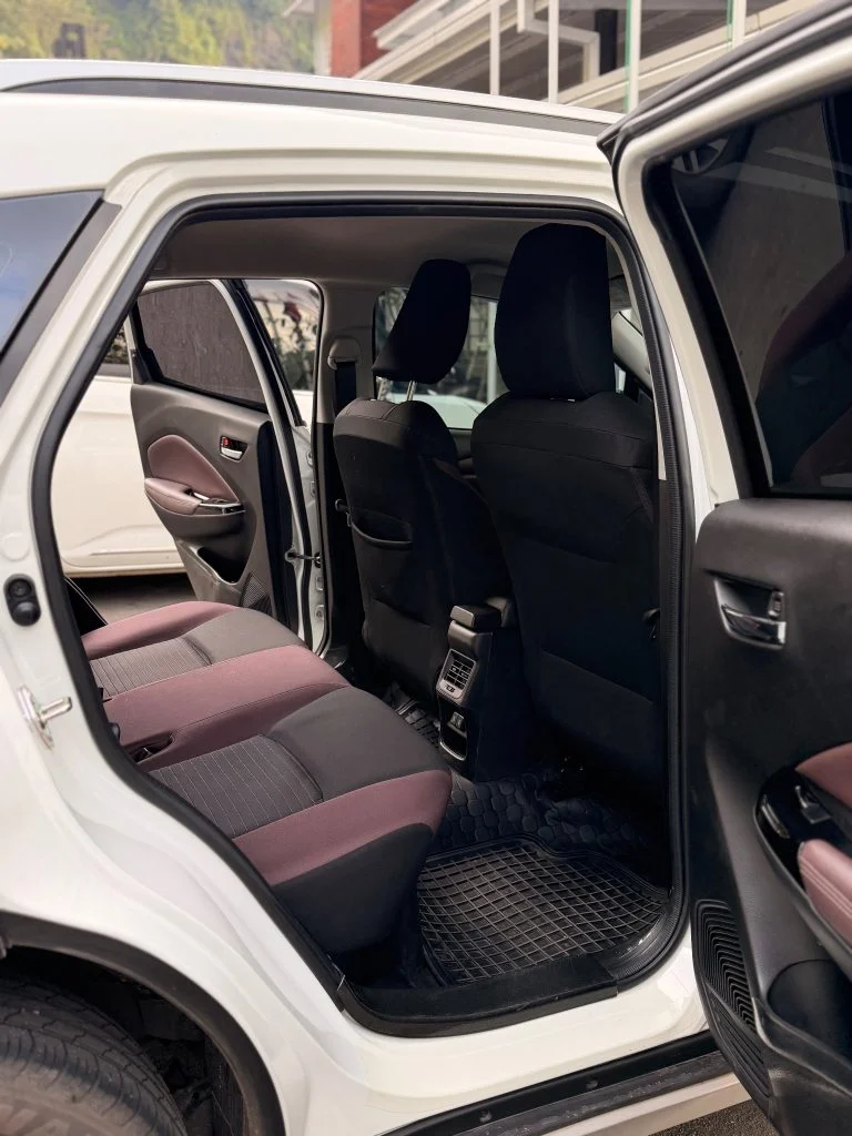 Interior right — Suzuki Fronx