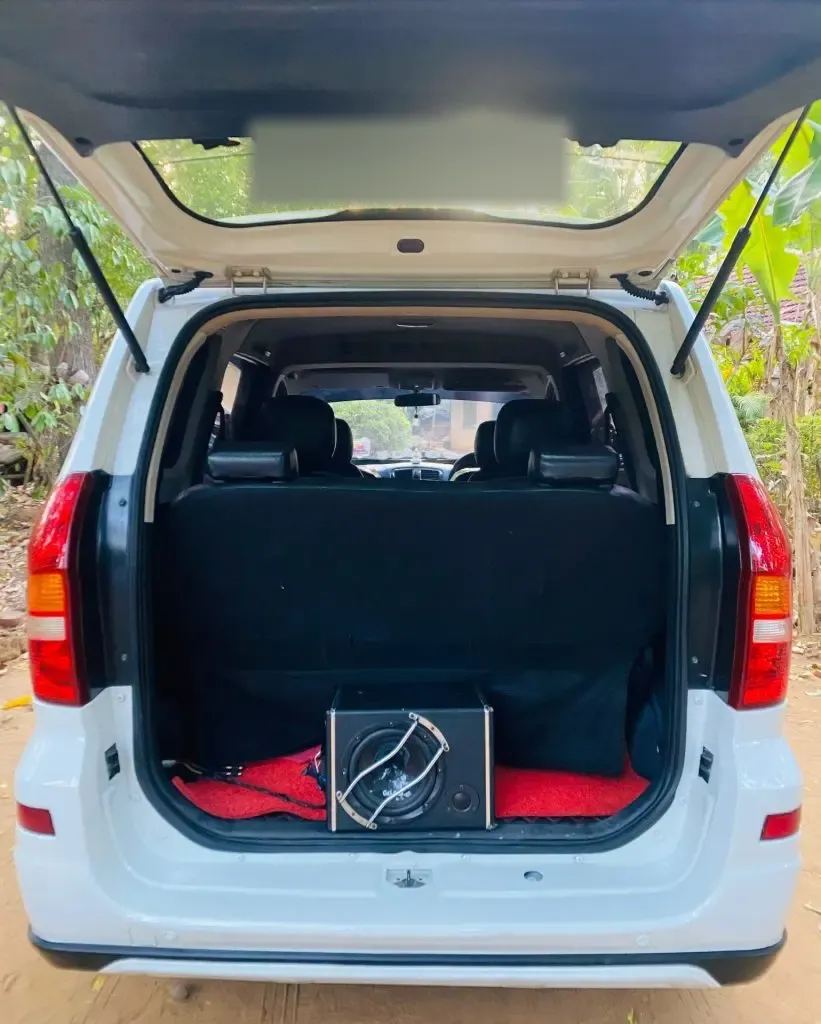 Boot / luggage area — DFSK Glory 330