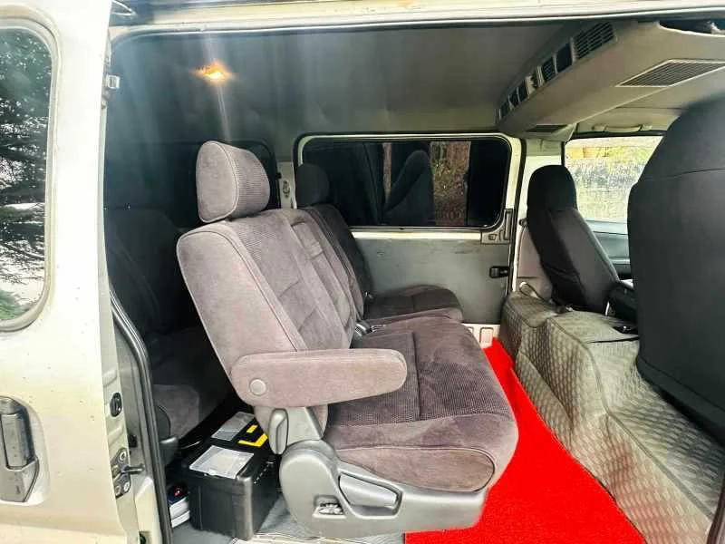 Interior right — NISSAN E25