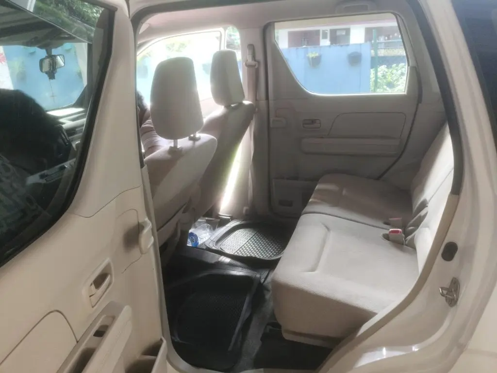 Interior left — Suzuki Fx