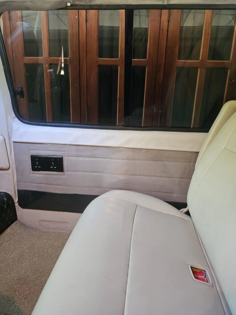 Interior right — Nissan caravan Qd 32