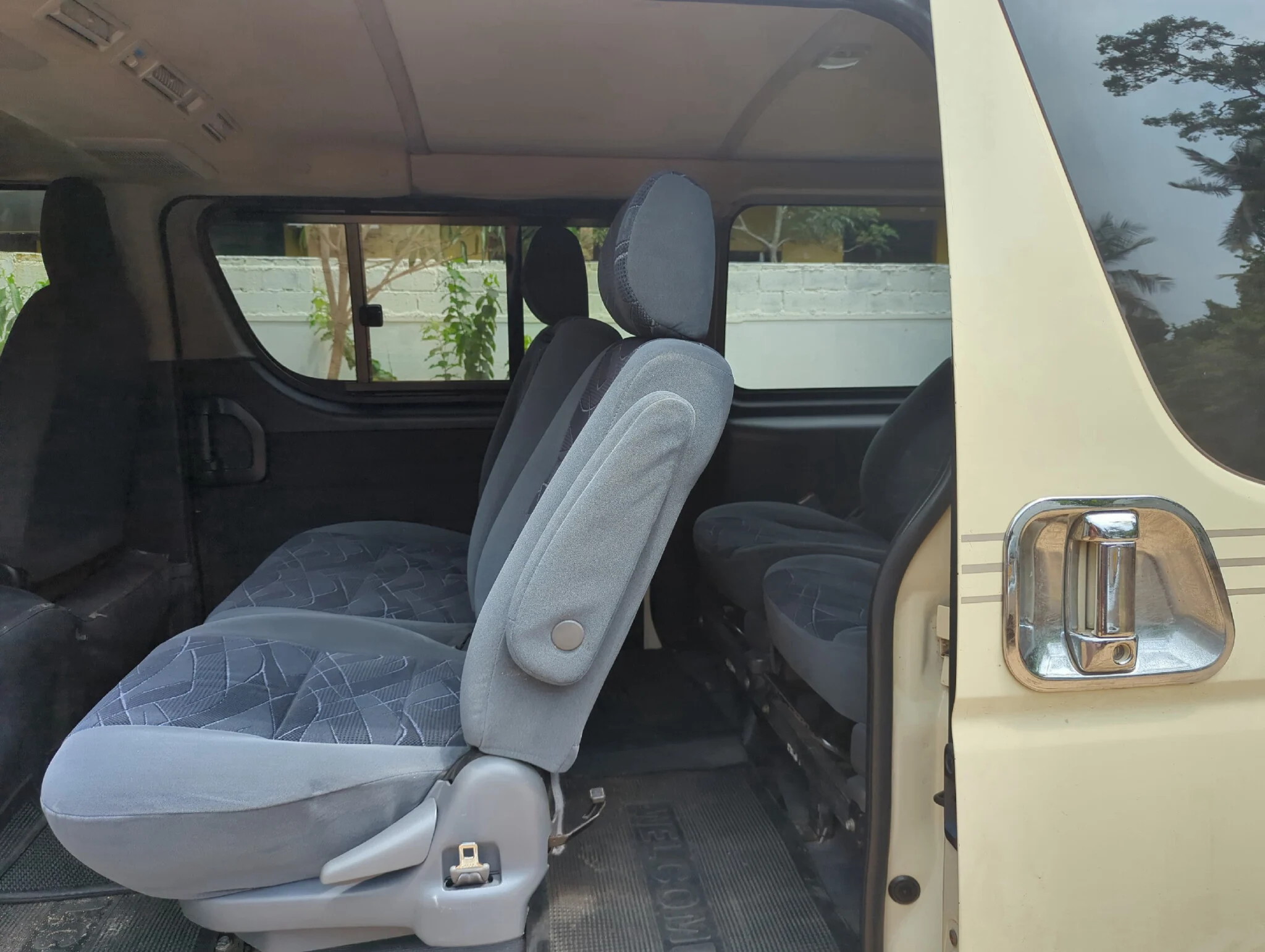 Interior left — TOYOTA KDH Flat Roof