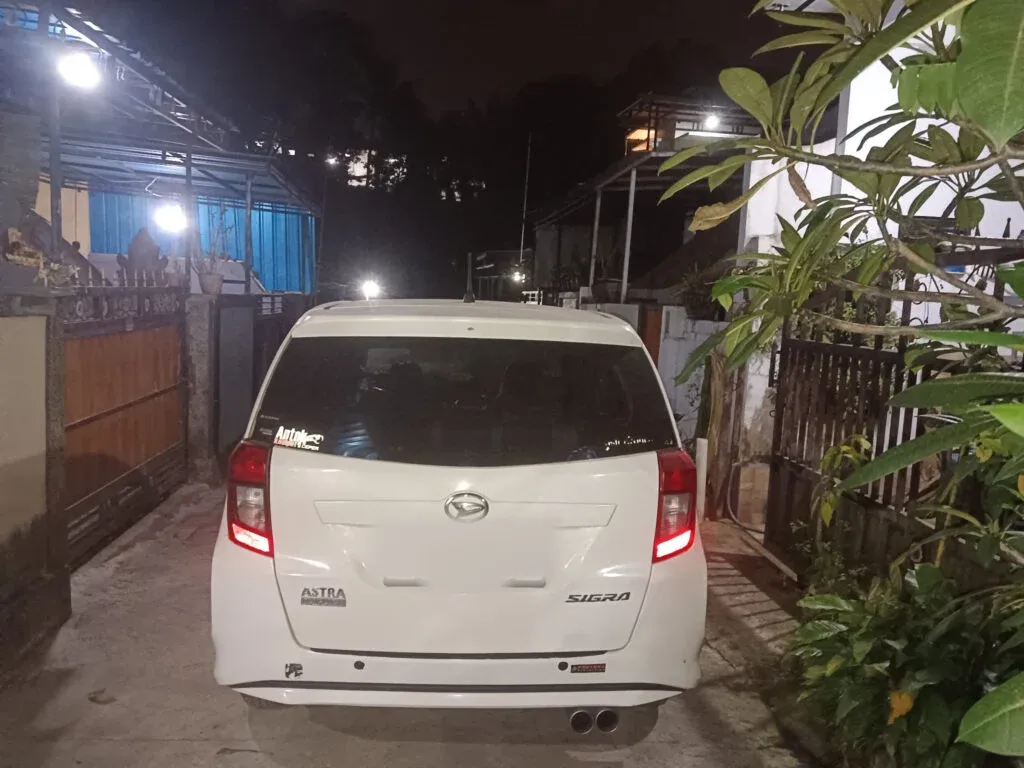 Daihatsu sigra photo 3