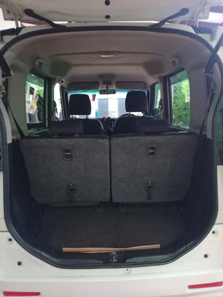 Boot / luggage area — Suzuki Spacia custom z