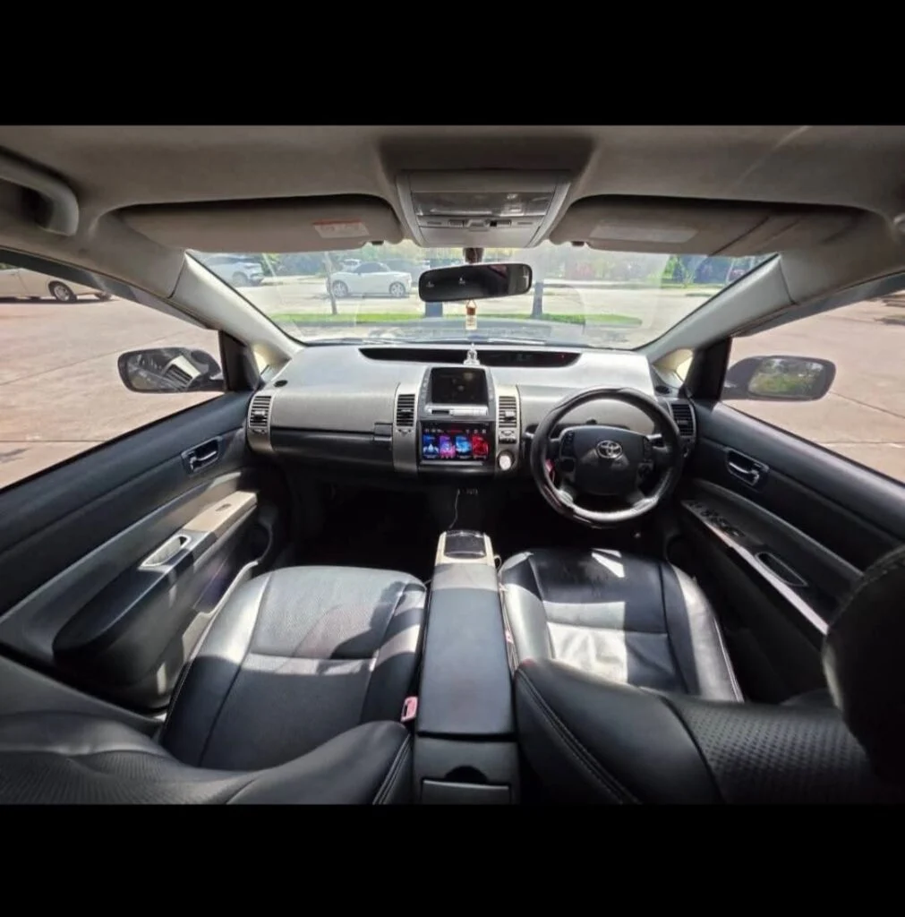 Passenger cabin — Toyota Prius