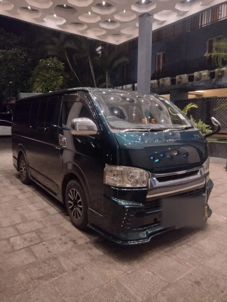 Right side — Toyota KDH