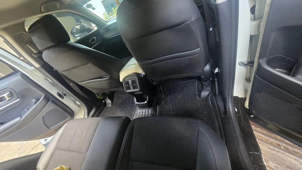 Interior left — Honda Vesel
