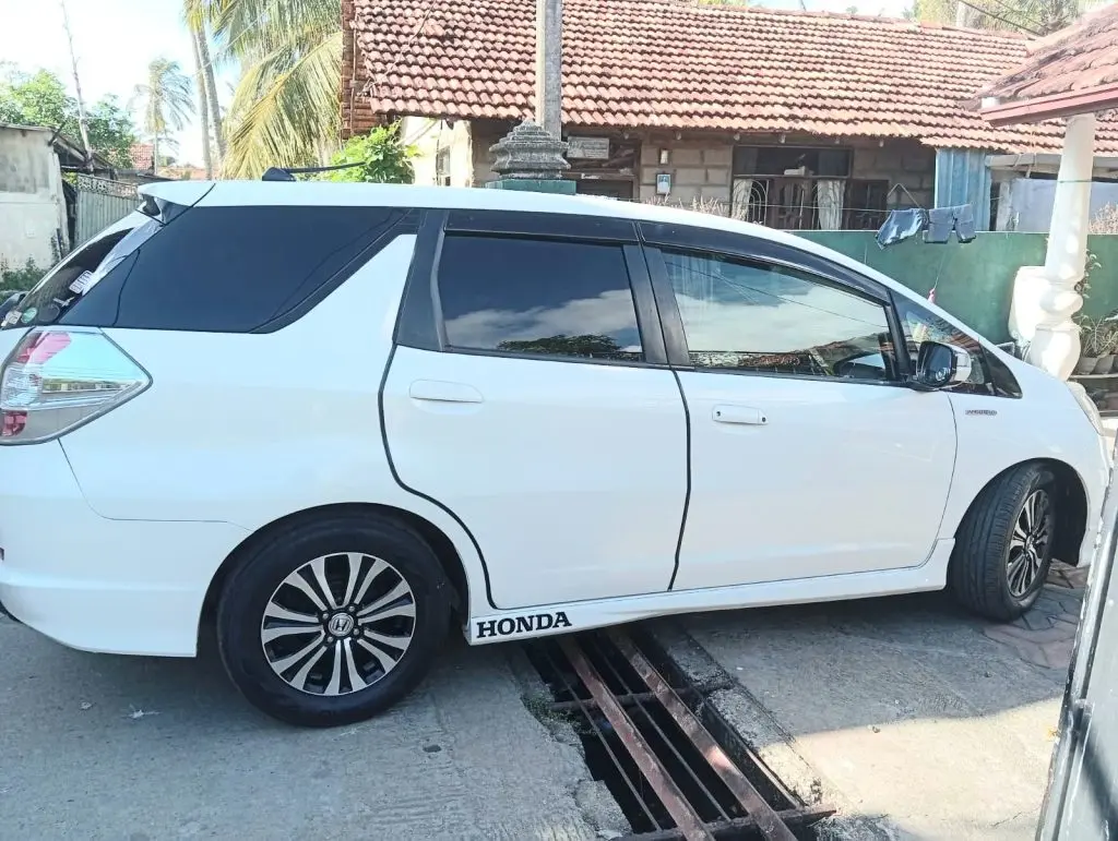Right side — Honda Fit