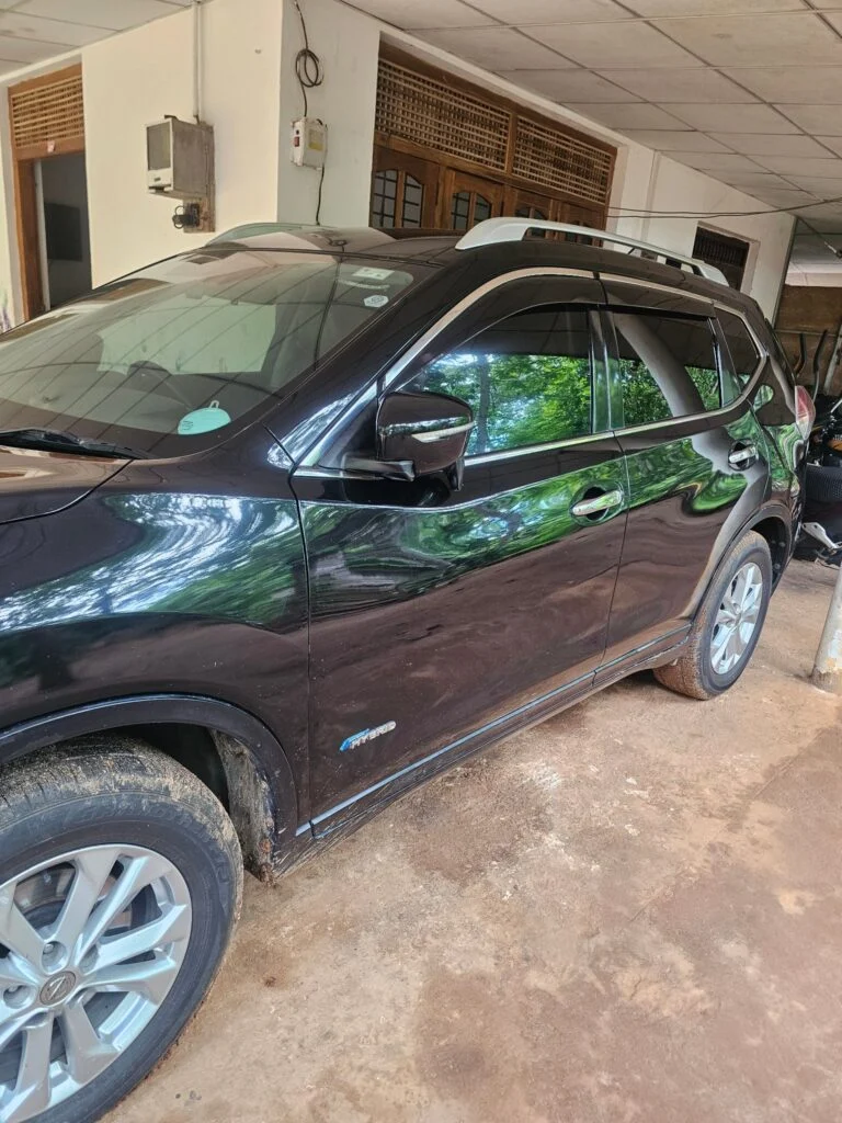 Left side — Nissan x trail Hnt 32 hybrid