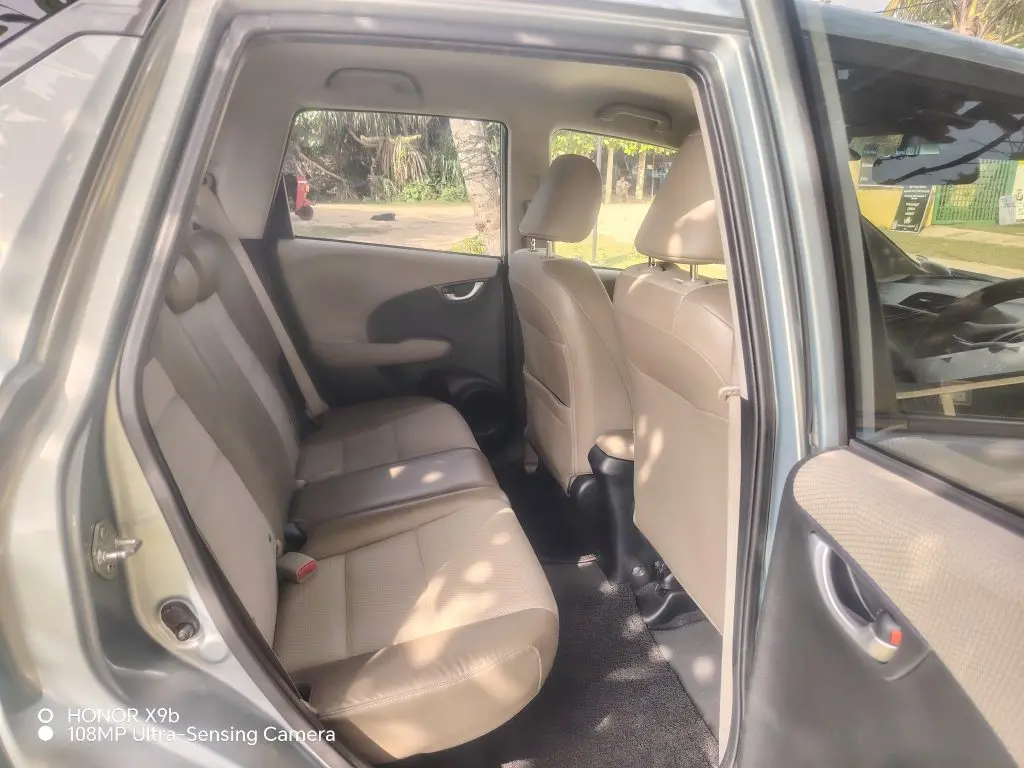 Interior right — Honda Shuttle