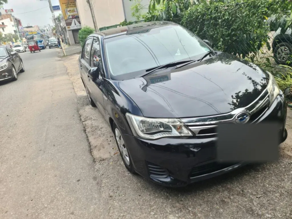 Front — Toyota Corolla axio hybrid