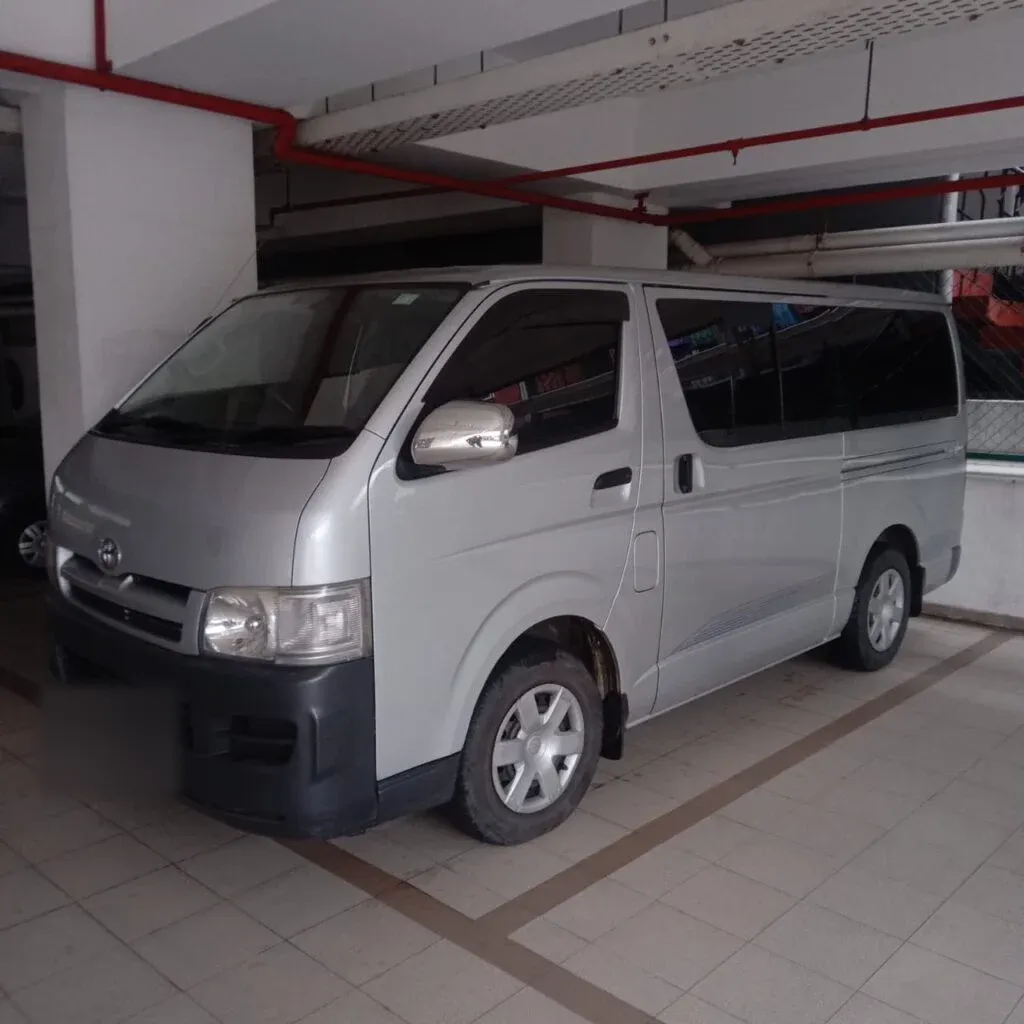 Boot / luggage area — Toyota KDH