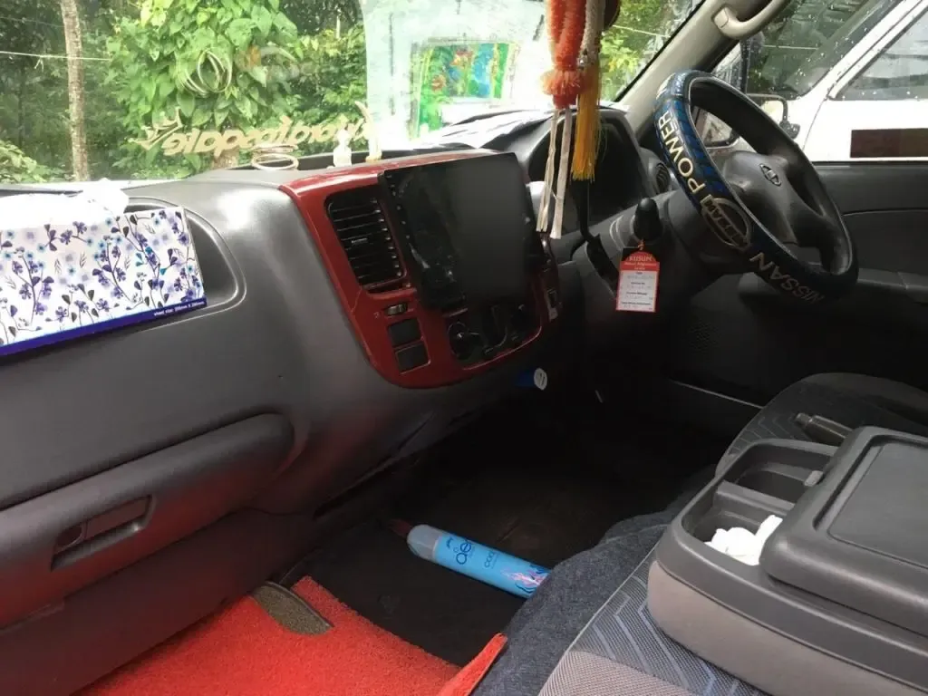 Dashboard — Nissan e 25 high roof Nissan e 25