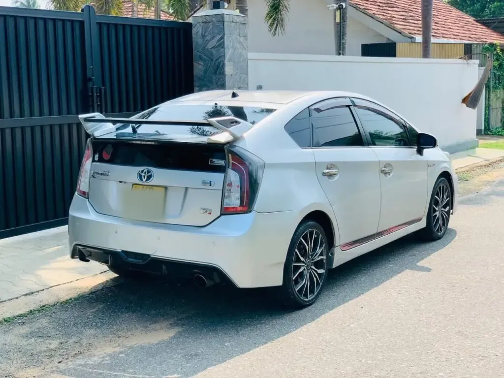 Right side — Toyota Prius