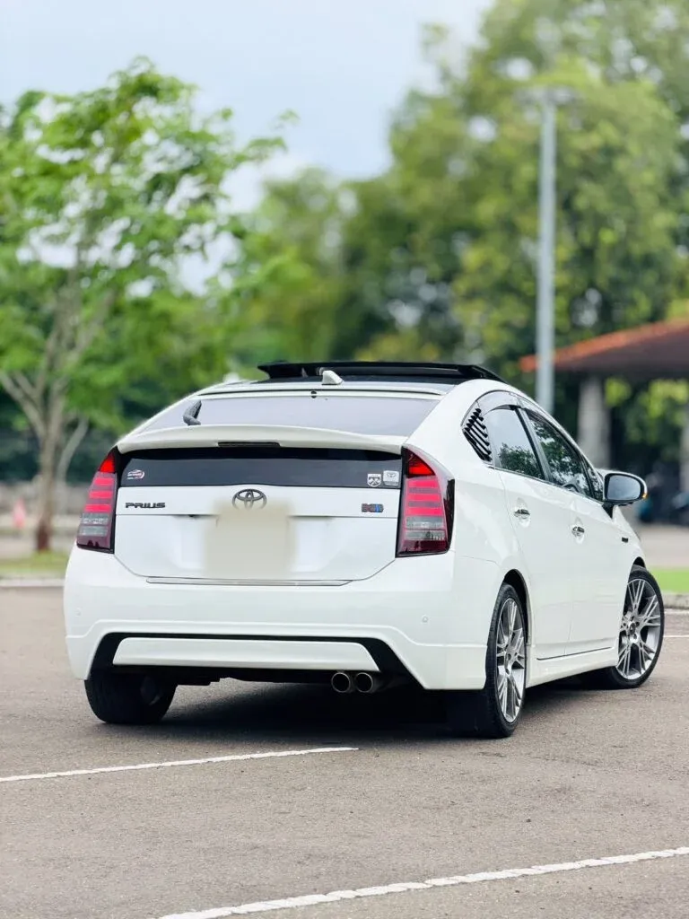 Left side — Toyota Prius