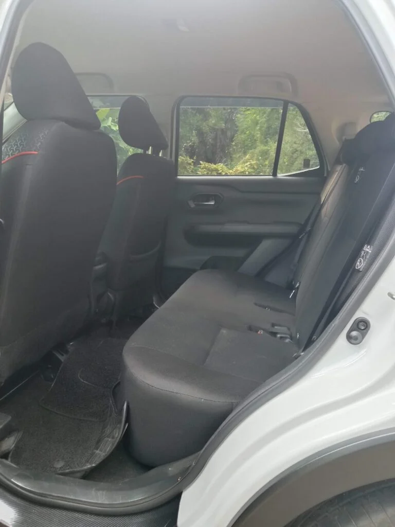 Interior right — Toyota Raize