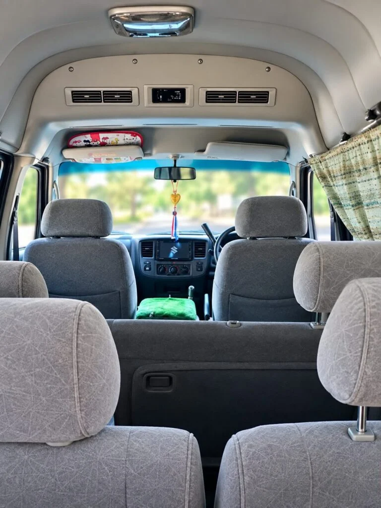 Passenger cabin — Nissan Caravan