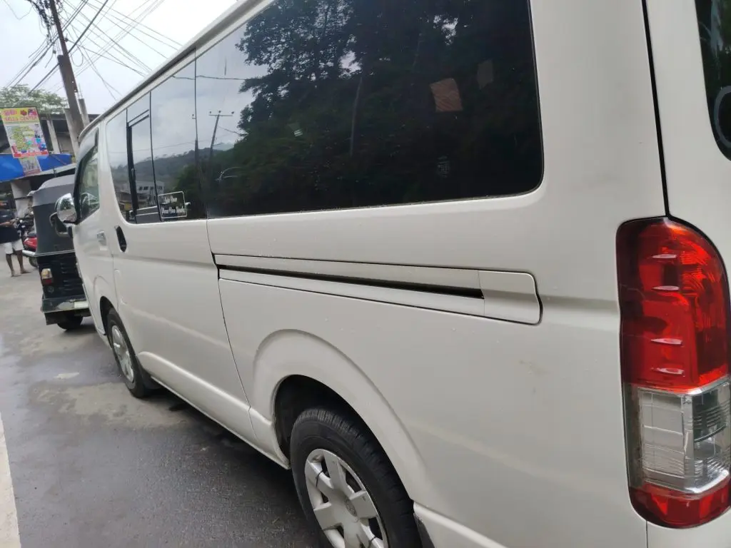 Right side — Toyota Hiace