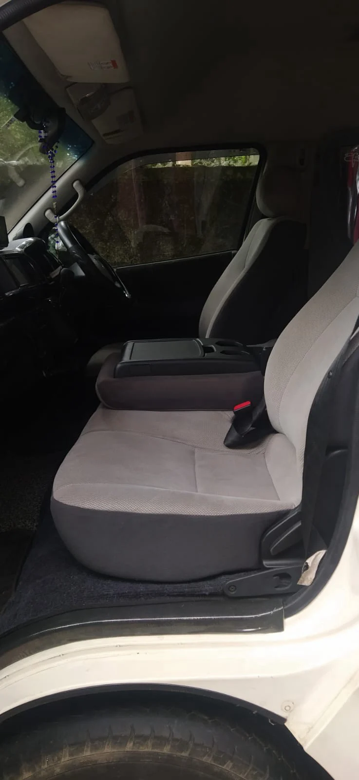 Interior right — TOYOTA KDH Highroof