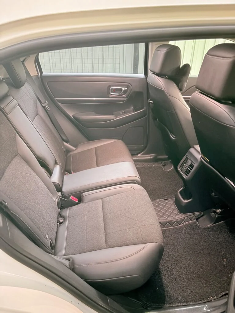 Interior right — Honda HR-V