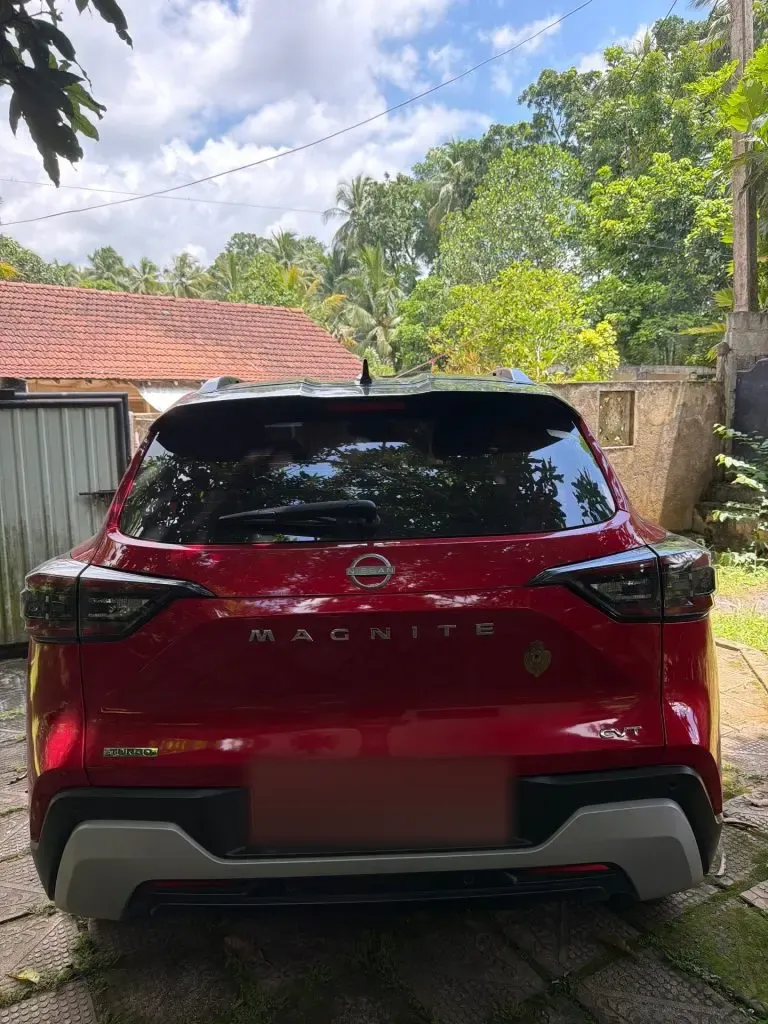 Right side — Nissan Megnite