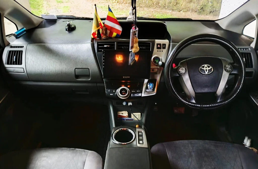 Dashboard — Toyota Prius Alpha