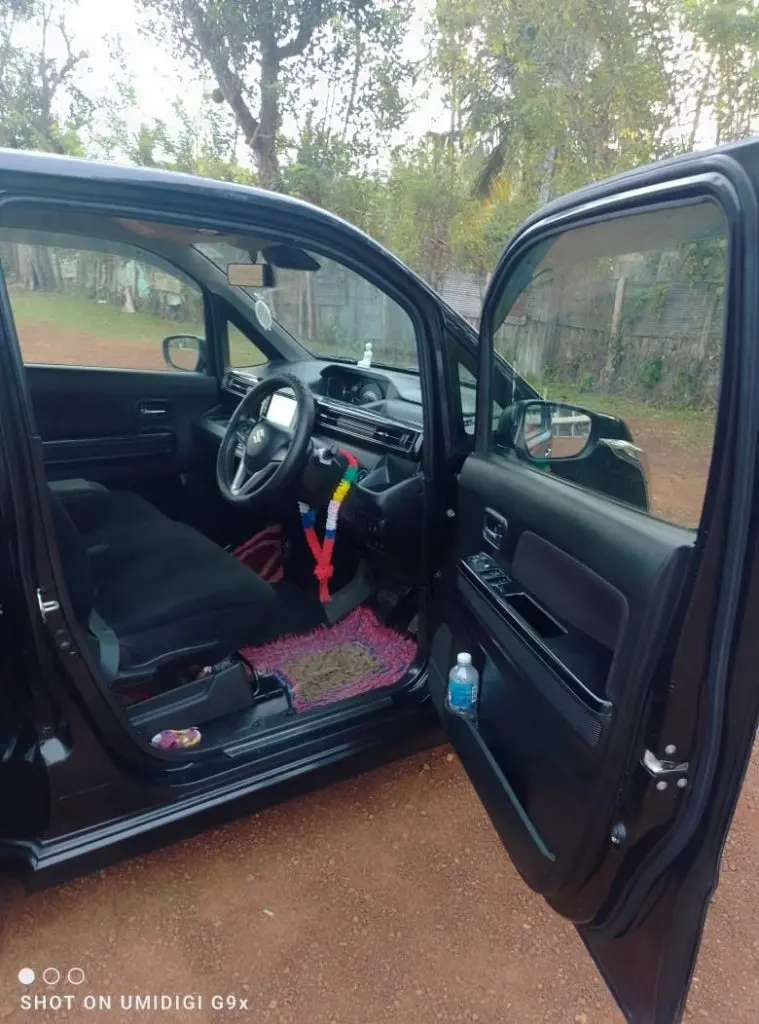 Interior right — Wagorn R Wagon R