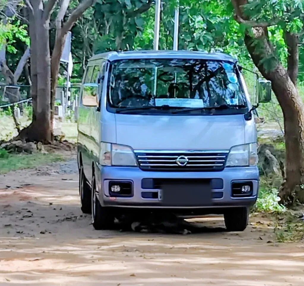 Front — Nissan E 25