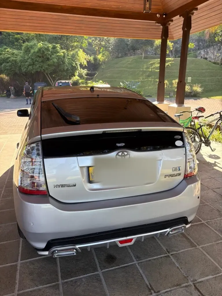 Boot / luggage area — Toyota Prius