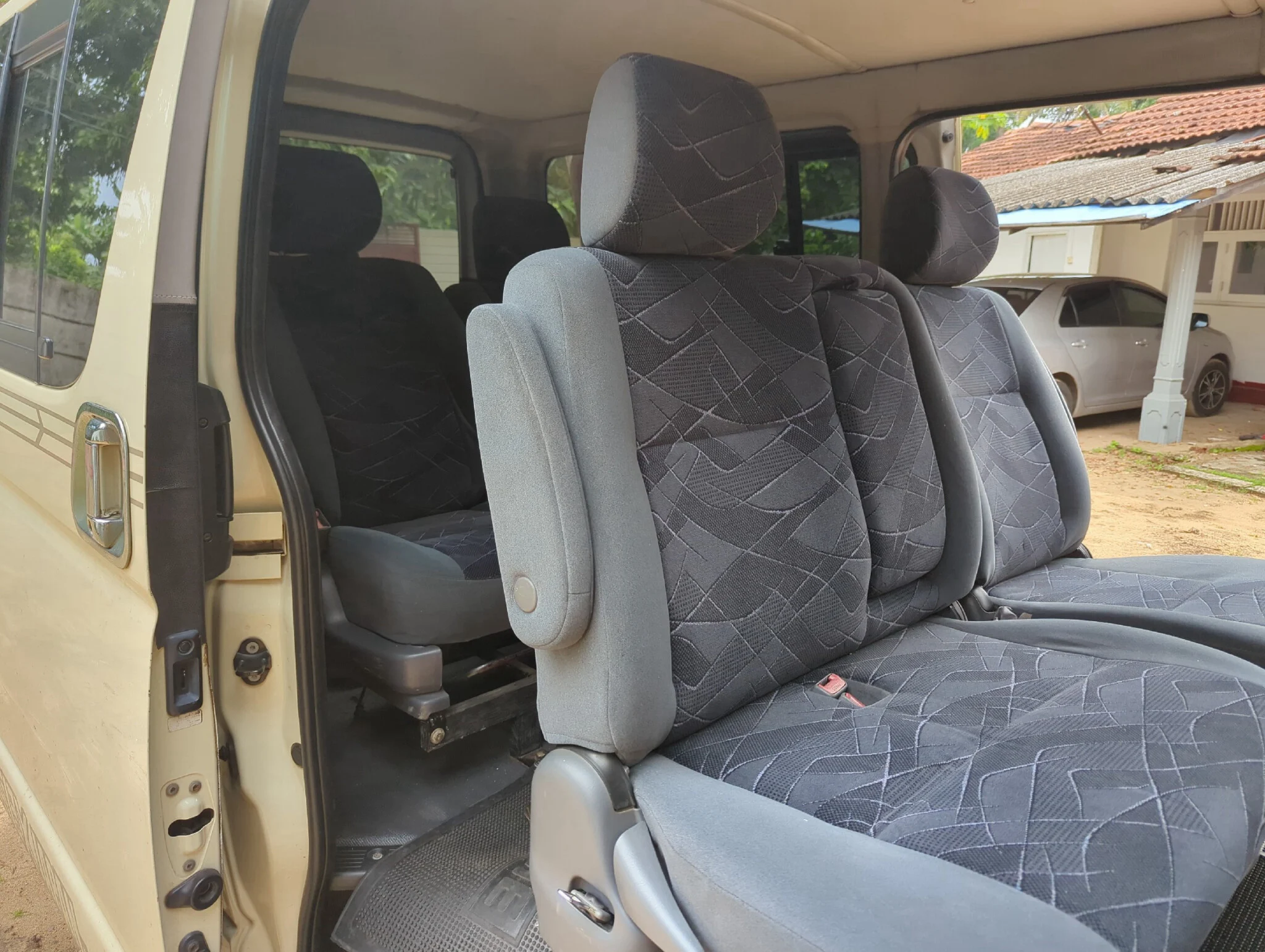 Interior right — TOYOTA KDH Flat Roof
