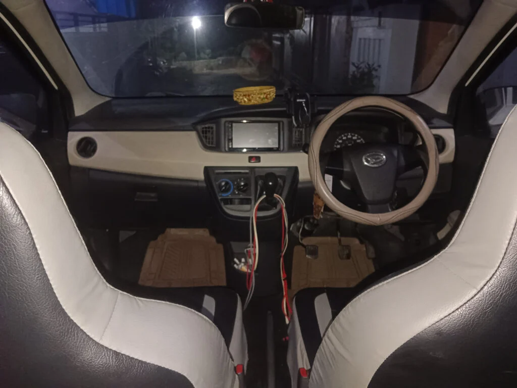 Daihatsu sigra photo 6