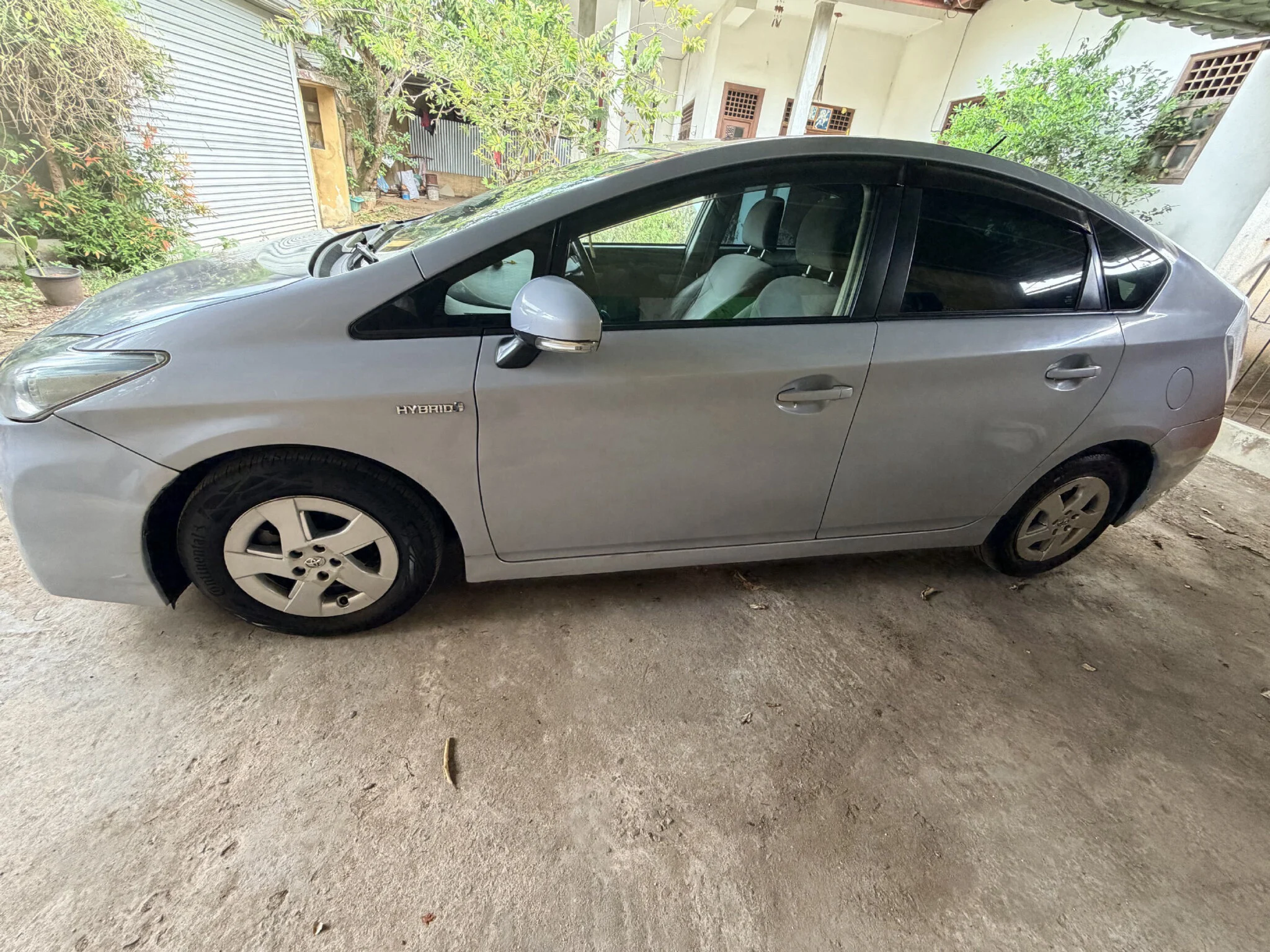 Left side — TOYOTA Prius