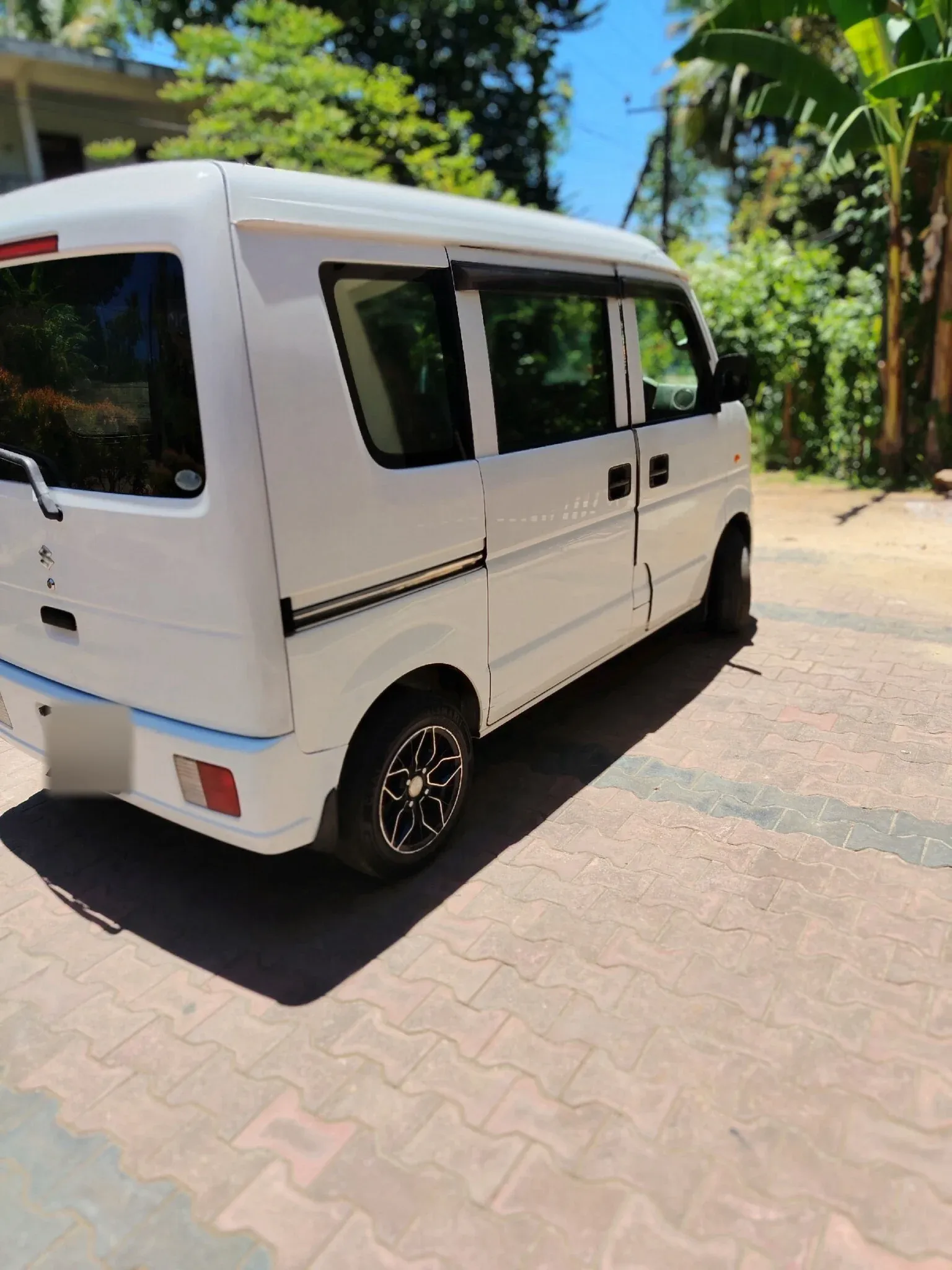 Right side — SUZUKI every