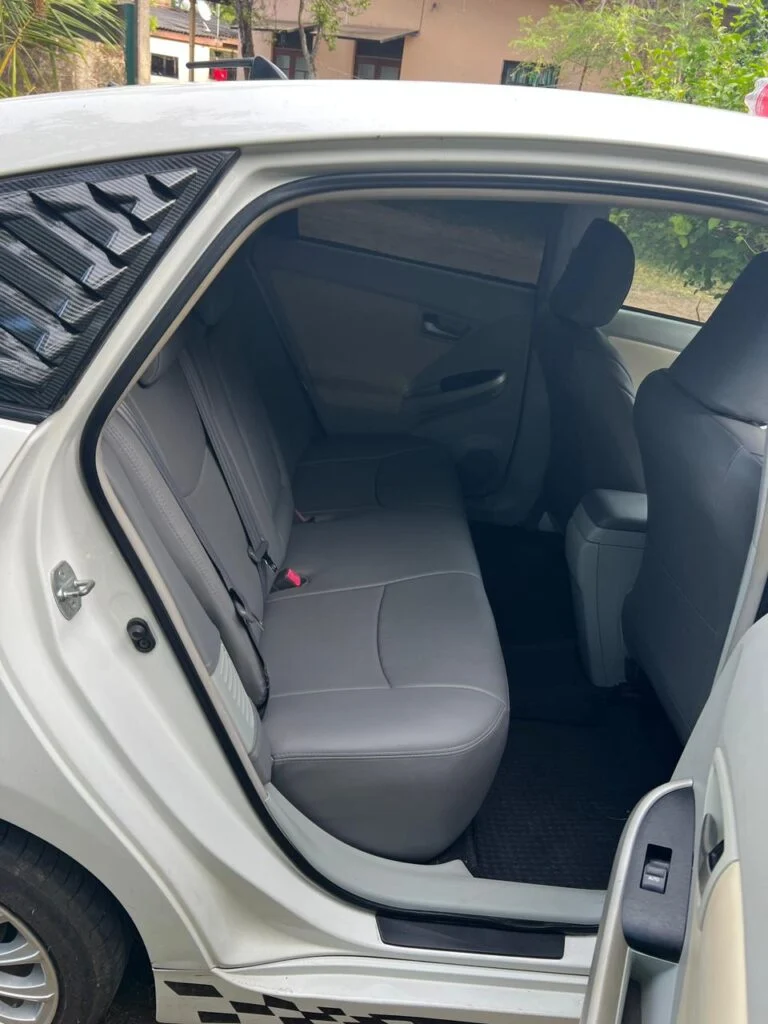 Interior right — Toyota Prius