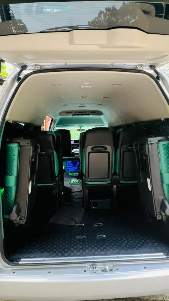 Boot / luggage area — Toyota kdh
