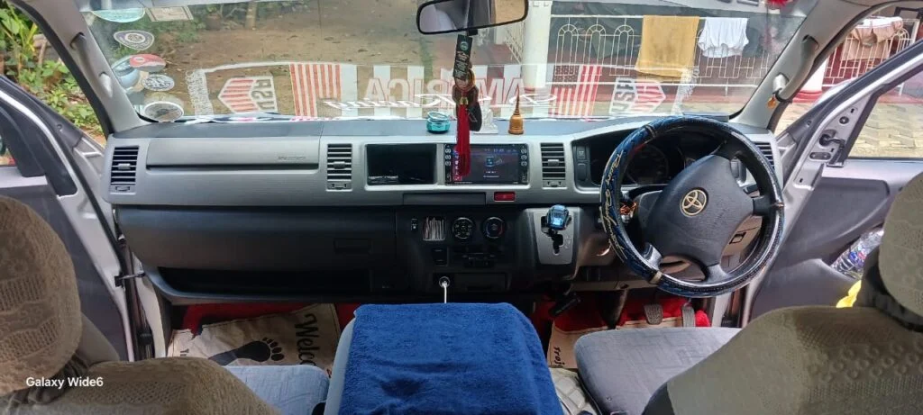 Passenger cabin — Toyota Hiace