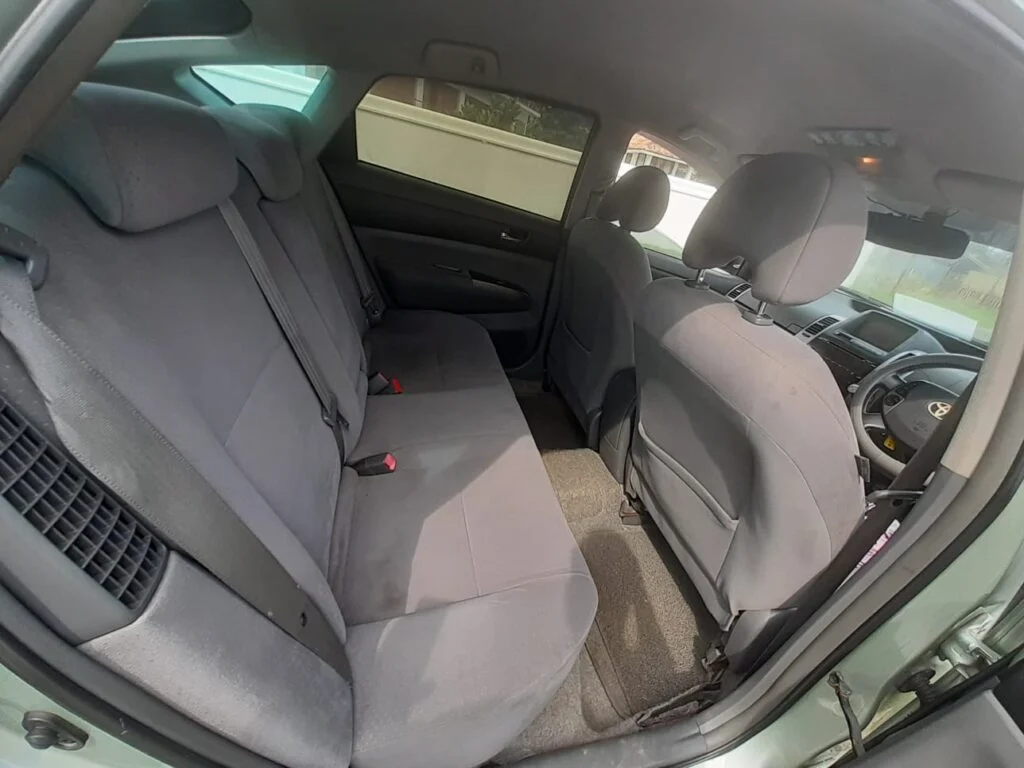 Interior right — Toyota Prius