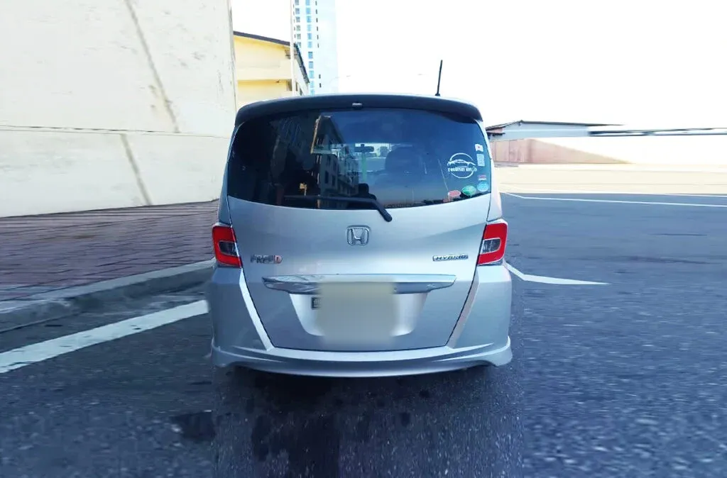 Rear — Honda Freed