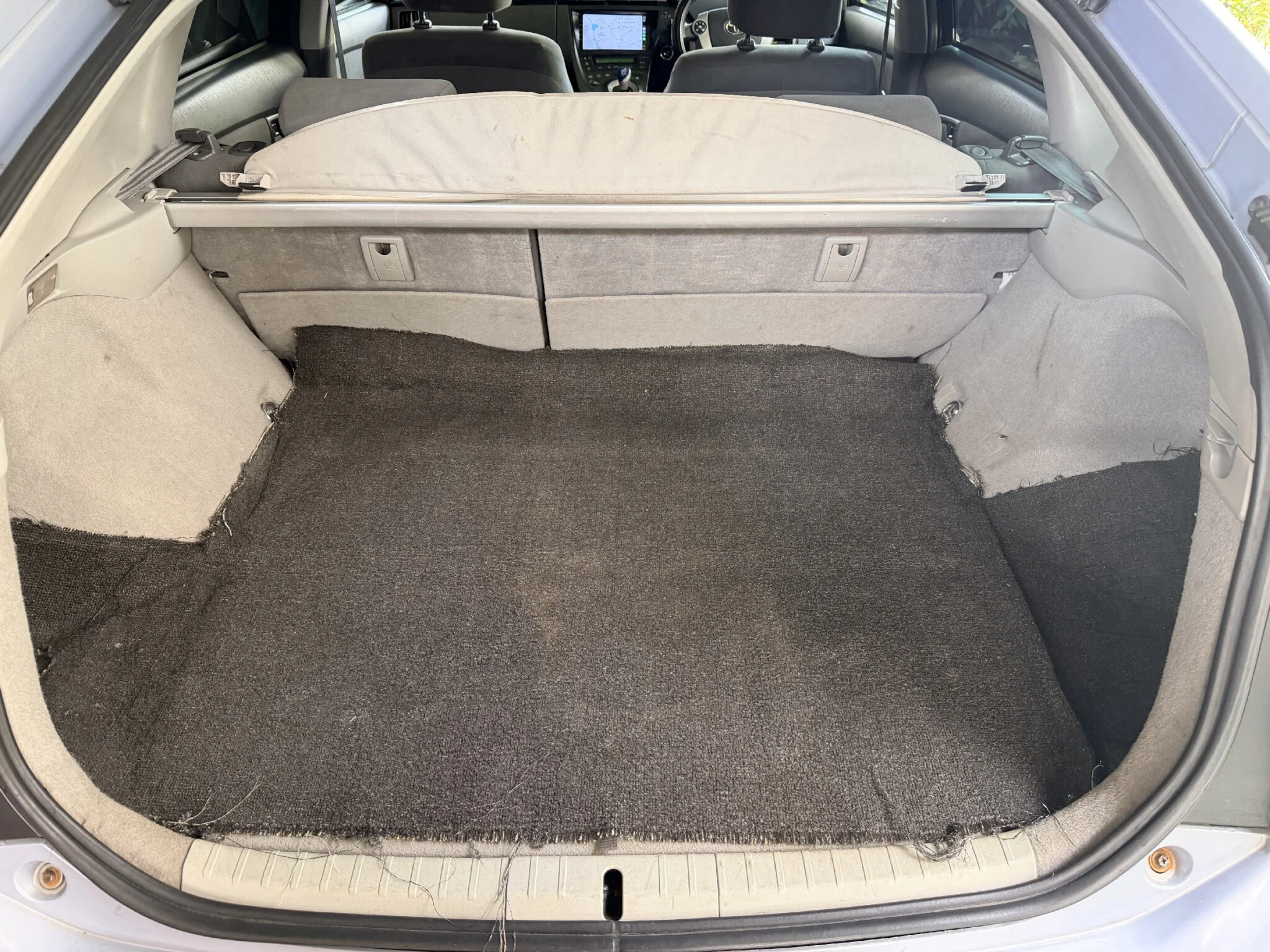 Boot / luggage area — TOYOTA Prius