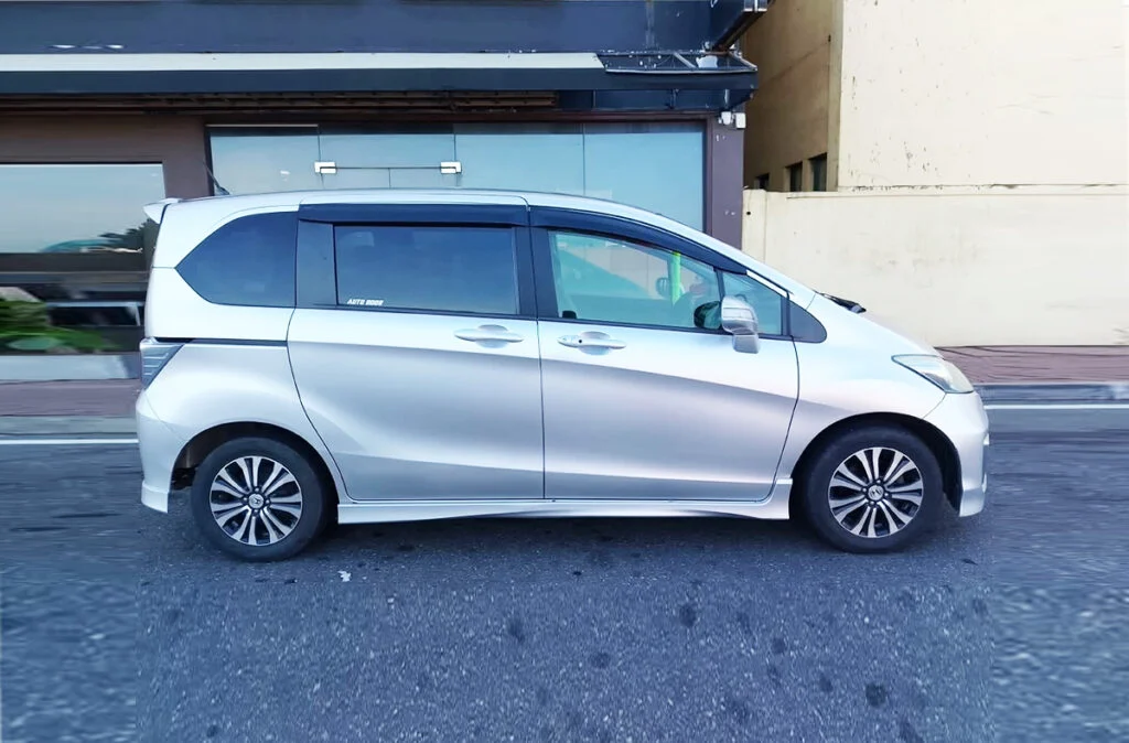 Right side — Honda Freed