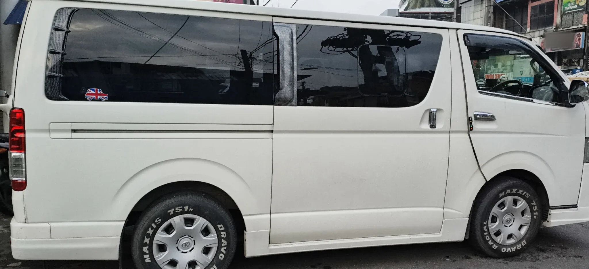 Right side — TOYOTA Hiace