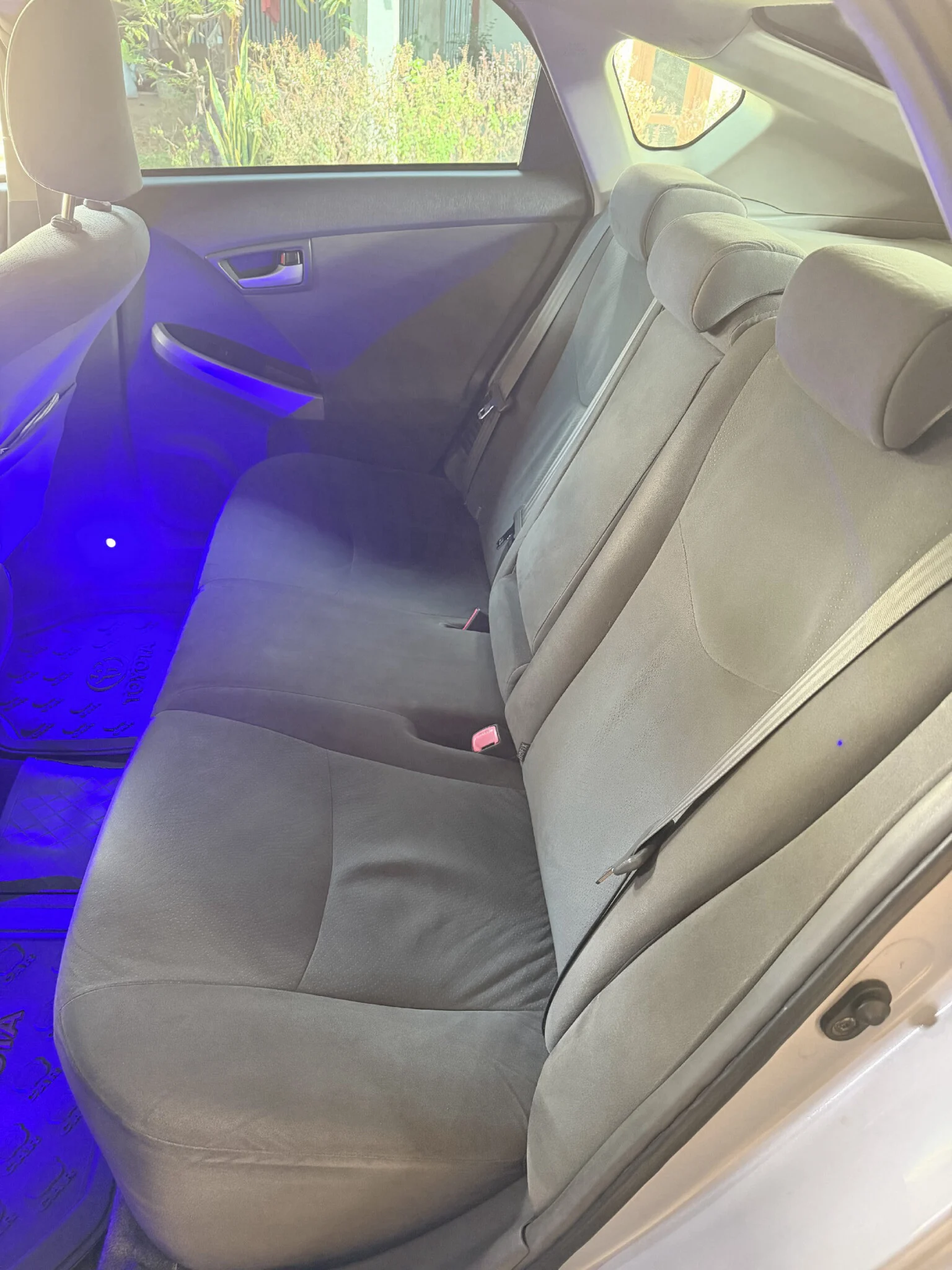 Interior left — TOYOTA Prius