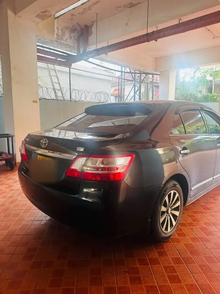 Left side — Toyota Premio